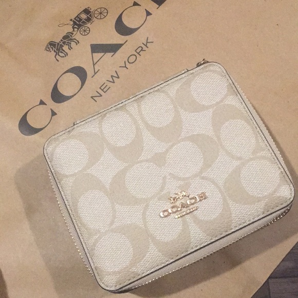 Authentic Coach Jewelry case - Picture 3 of 3